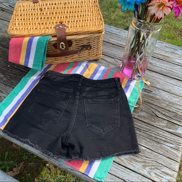 SALE 🍾🎖🥰HOST PICK Old Navy shorts🎉👖🥂 - Picture 5 of 6